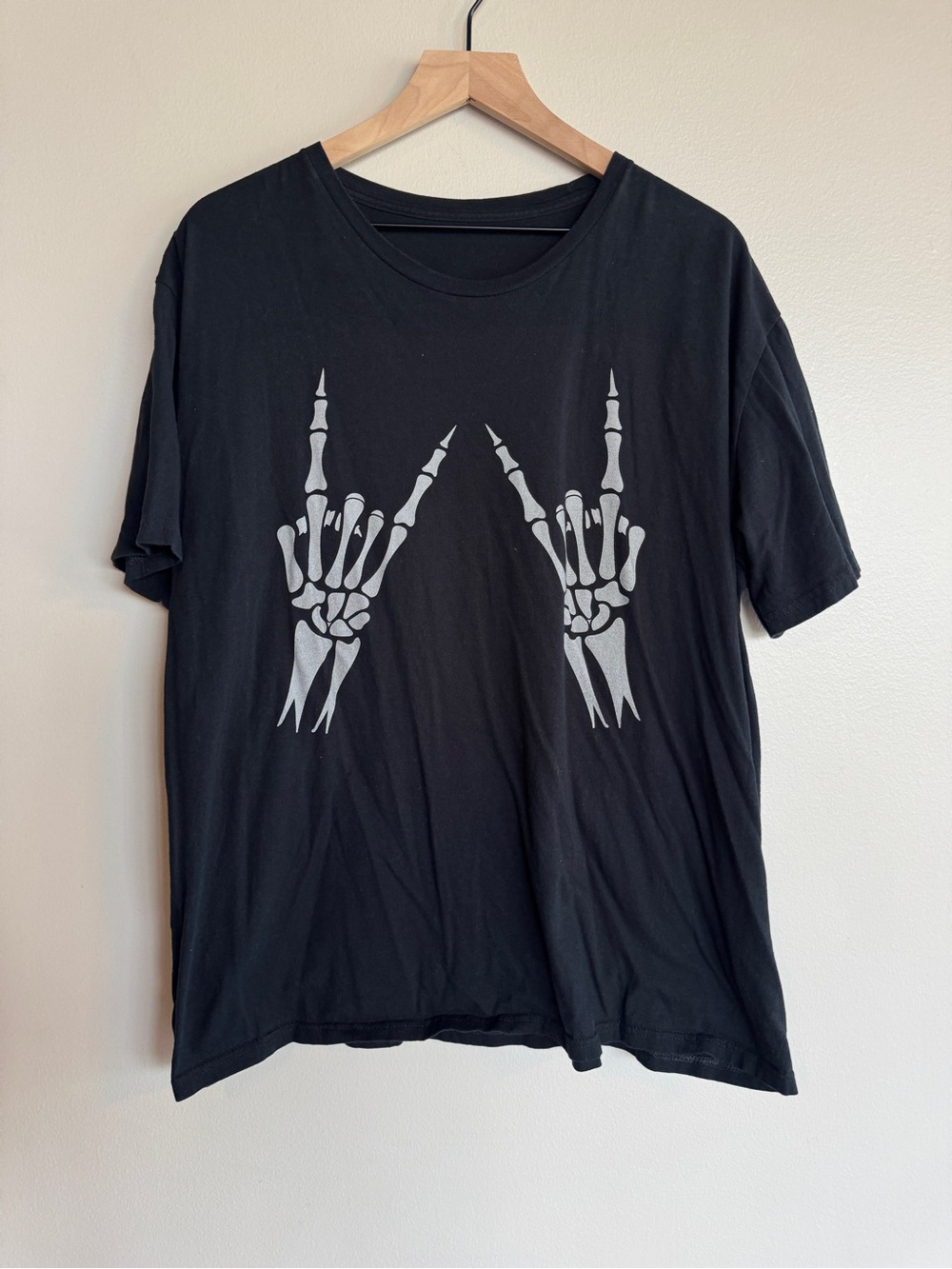 Gildan Black Skeleton Rock On Hands Graphic T-Shirt 2XL
